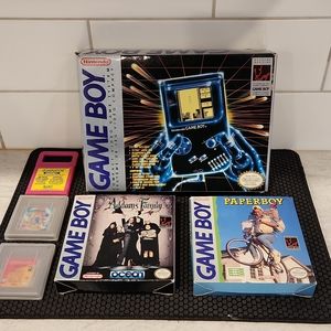 ORIGINAL Nintendo Game Boy in BOX with games and accessories.